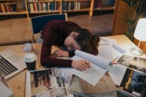 woman burnt out at work